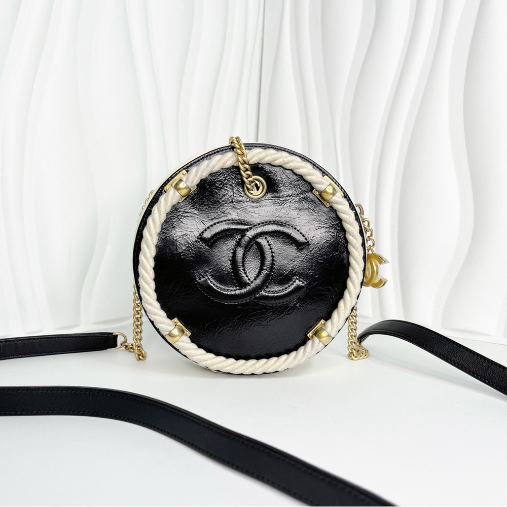 Chanel Crumpled Calfskin En Vogue Round Shoulder Bag